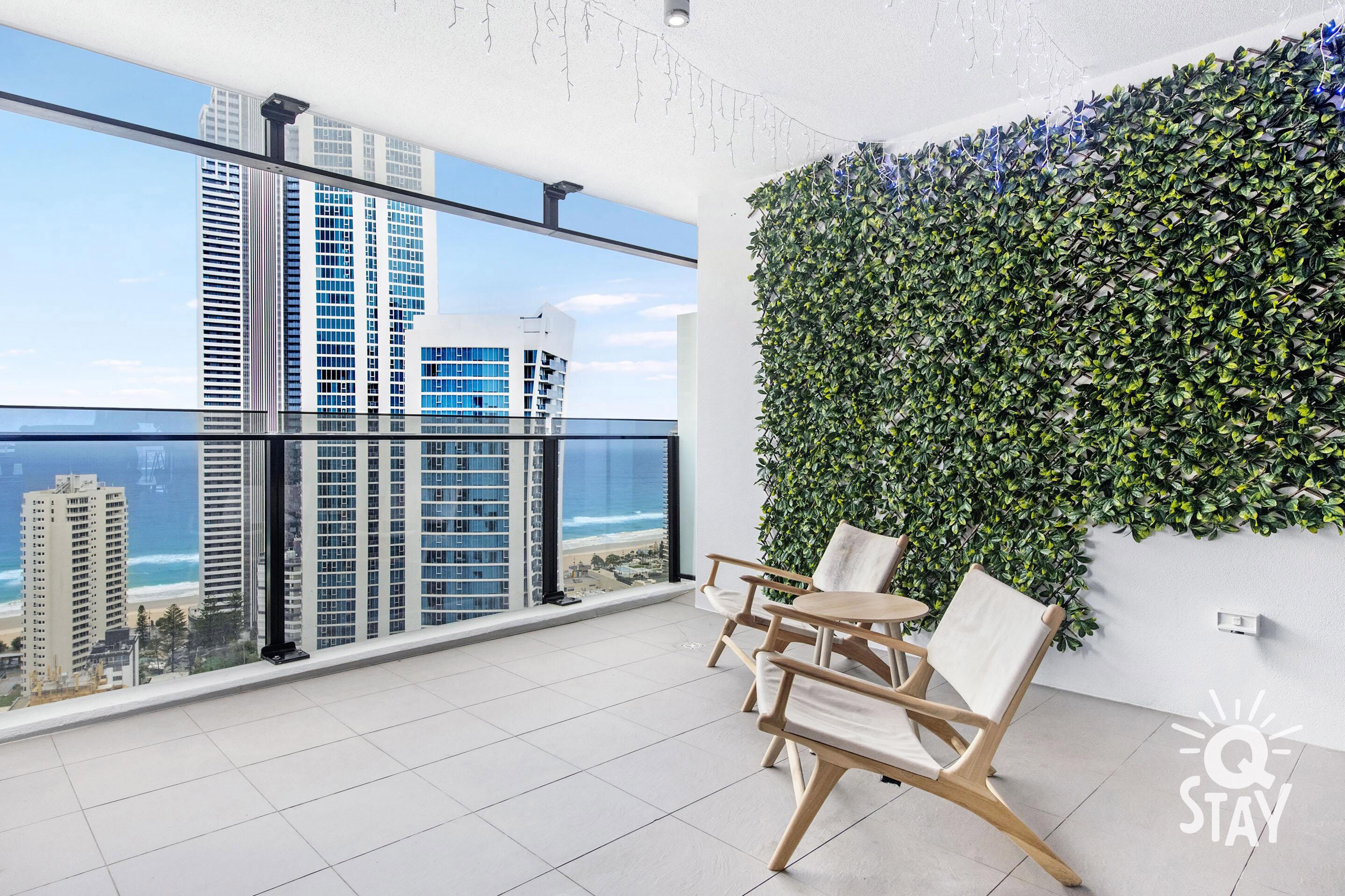 ♦️ Circle on Cavill – 2 Bedroom Ocean SPA — Q Stay