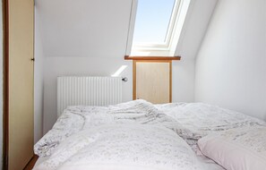 2 bedrooms, travel cot, free WiFi