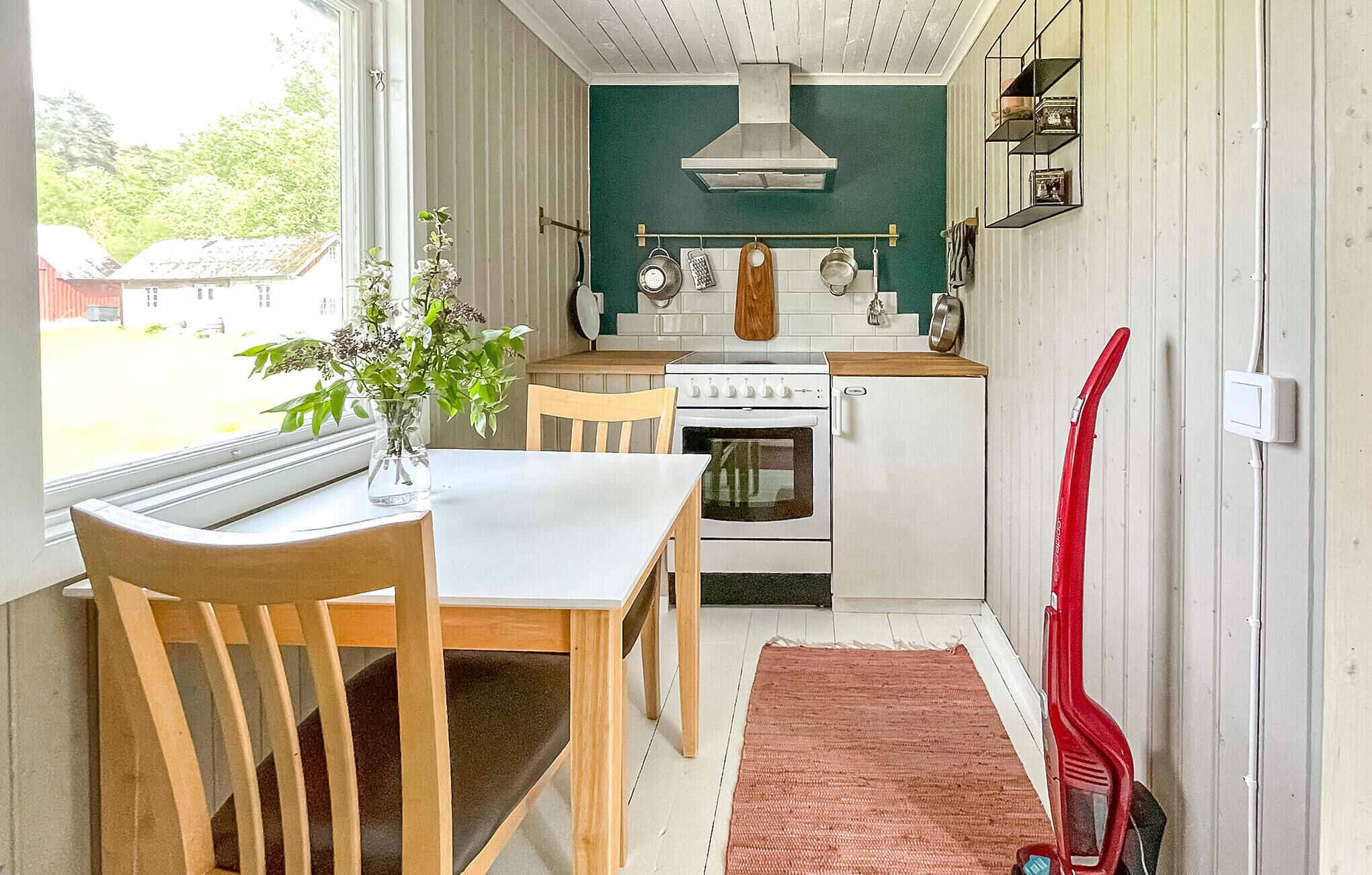 Kylskåp, mikrovågsugn, ugn och spishäll