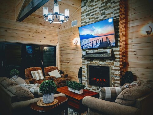 Waterfront, rustic resort like farmhouse with pool