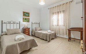 3 Schlafzimmer, Reisekinderbett, WLAN, Bettwäsche