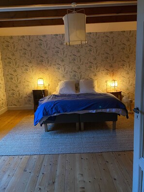6 bedrooms, iron/ironing board, travel cot, WiFi