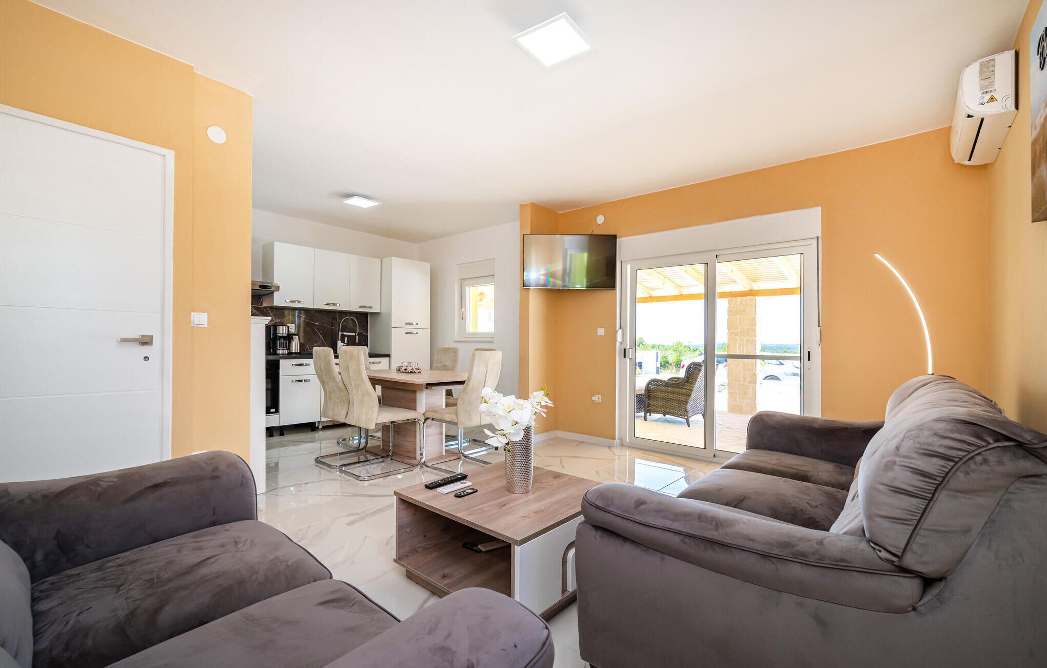 Smart TV, table tennis