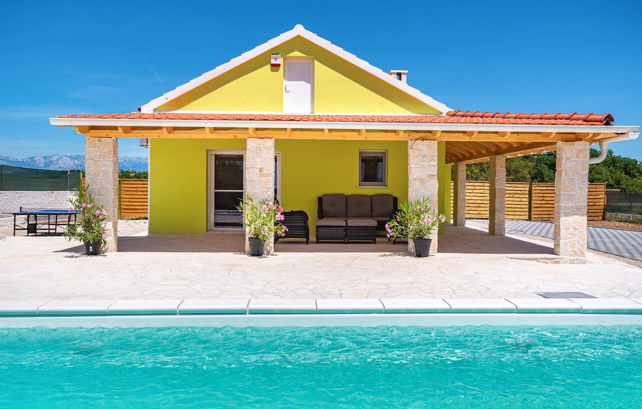 حمّام سباحة خارجي