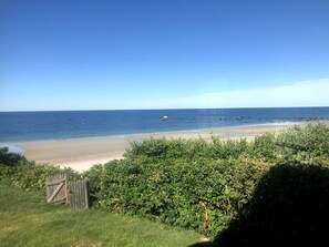 Beach nearby, sun-loungers, beach towels