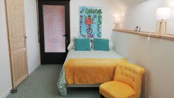 1 chambre, fer et planche Ă repasser, Wi-Fi gratuit, draps fournis