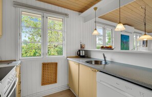 Fridge, stovetop, dishwasher, coffee/tea maker - 2 bedroom amazing home in Skibby (Skibby)