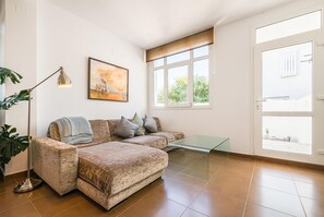 TV, fireplace - Stunning home in Conil de la frontera (Conil de la frontera)