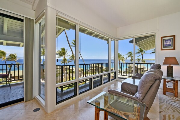 TV, books - Stunning Ocean View at Kapalua Bay Villas (Kapalua)