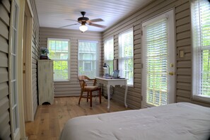 2 bedrooms, desk, free WiFi, bed sheets - Cozy cottage in a private, gated community minutes from all Pickwick attractions (Iuka)