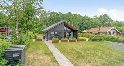 Awesome home in Sunds with lake view