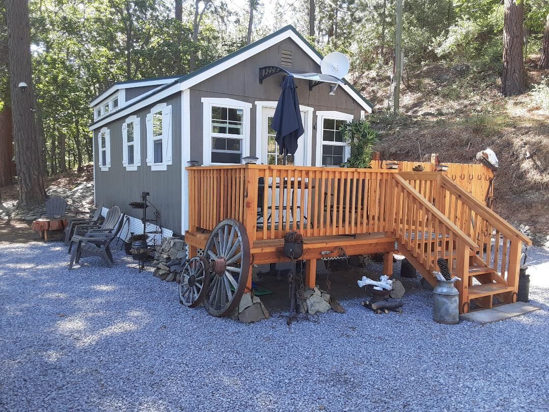 Tiny house  on private 20 acres along the Klamath River.  