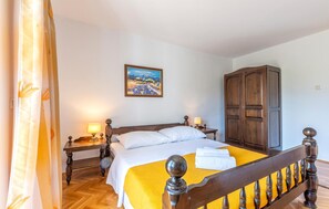 1 bedroom, free WiFi, bed sheets