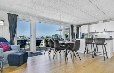 Beautiful home in Faaborg with WiFi
