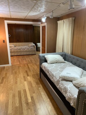 4 Schlafzimmer, Schreibtisch, kostenloses WLAN, Bettwäsche