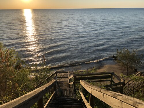 Private Beach Access, Canoe Available for Use. Fire pit w/ Free wood