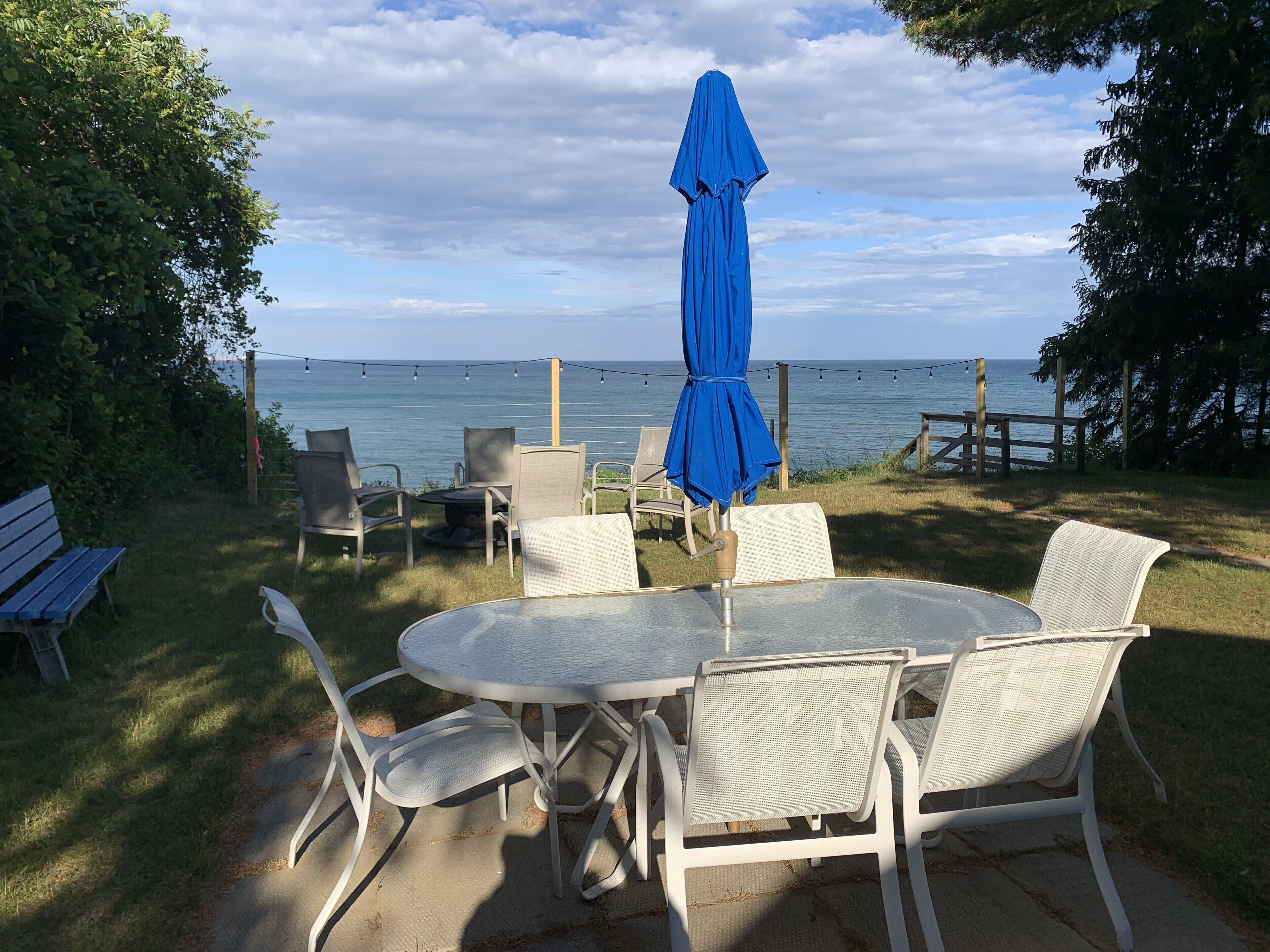 On the Beach, Beach front Cottage Waterfront Getaway with 2 Canoes