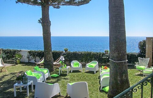 6 bedroom pet friendly home in Siracusa