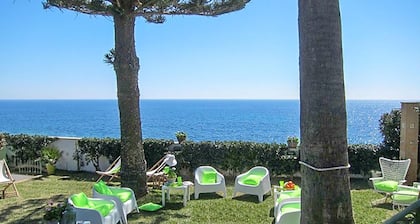 6 bedroom pet friendly home in Siracusa