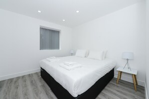 2 slaapkamers, een strijkplank/strijkijzer, gratis wifi, beddengoed