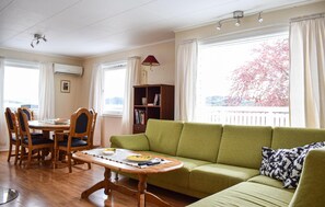 TV - Stunning home in Seim with WiFi (Seim)