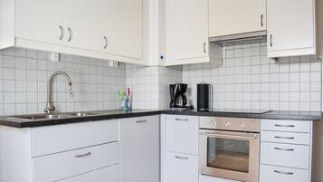 Refrigerador, horno, parrilla de estufa y lavavajillas