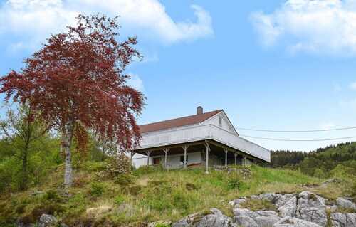 Schönes Haus mit 6 Schlafzimmern in Seim