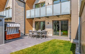Outdoor dining - Beach front home in Büsum with sauna (Büsum)