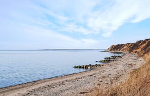 بالقرب من الشاطئ