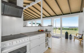 ثلاجة، غسالة أطباق، ماكينة لصنع القهوة/الشاي