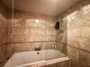 Business Apartment | Bathroom - Moorish Castle (Newcastle-upon-Tyne)
