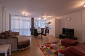 32-inch flat-screen TV with digital channels, TV