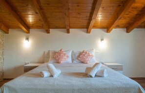 3 bedrooms, travel cot, free WiFi, bed sheets