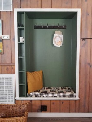 Interior - Cozy cabin-like 2 bedroom home (Reno)