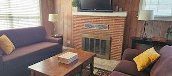 Cozy cabin-like 2 bedroom home