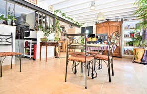 Dining - Cozy home in Le Pontet (Le Pontet)