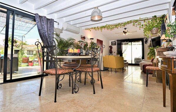 Dining - Cozy home in Le Pontet (Le Pontet)