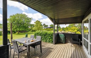 Outdoor dining - Cozy home in Farsø with WiFi (Farsø)