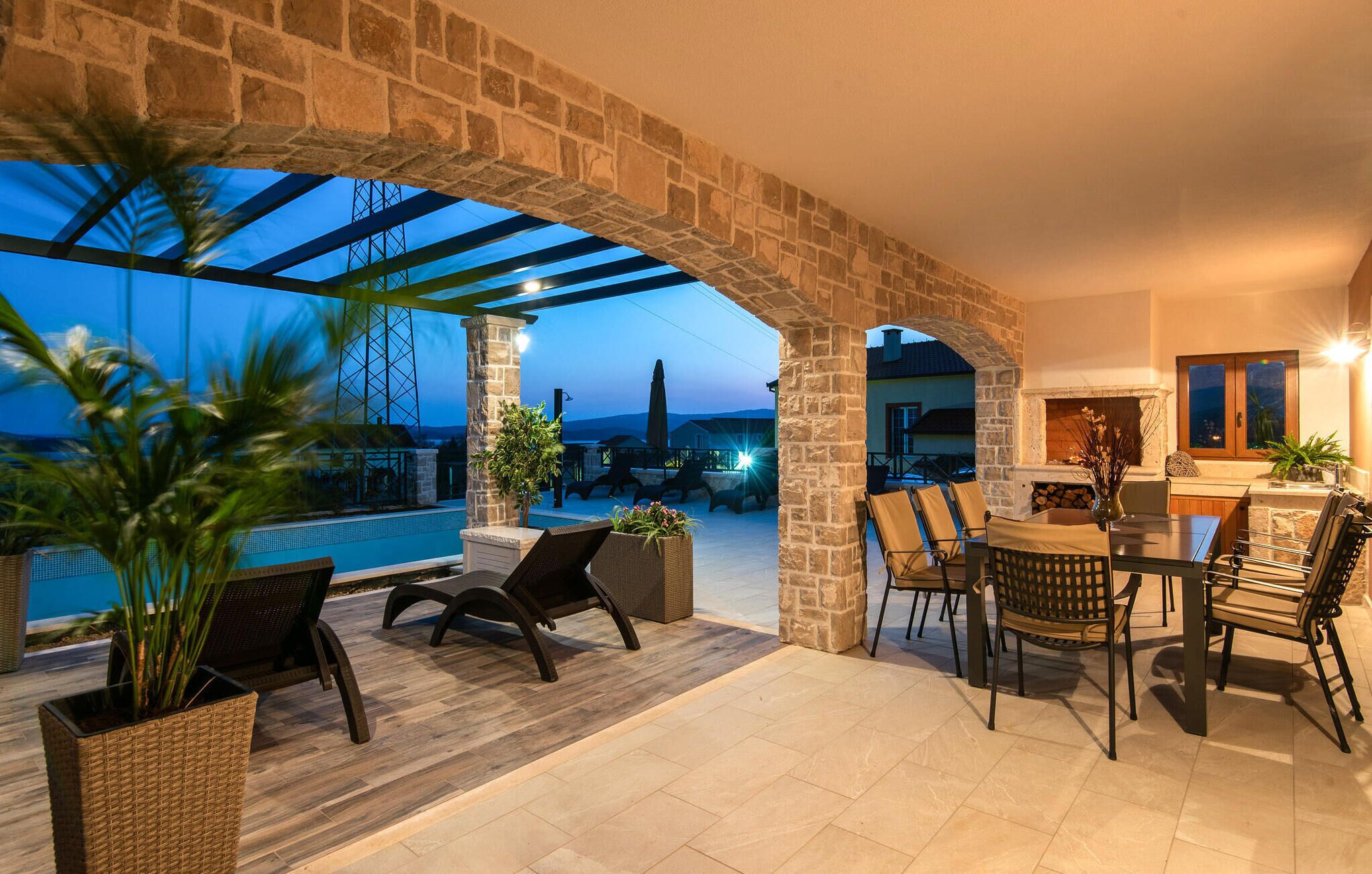 تناول الطعام بالخارج