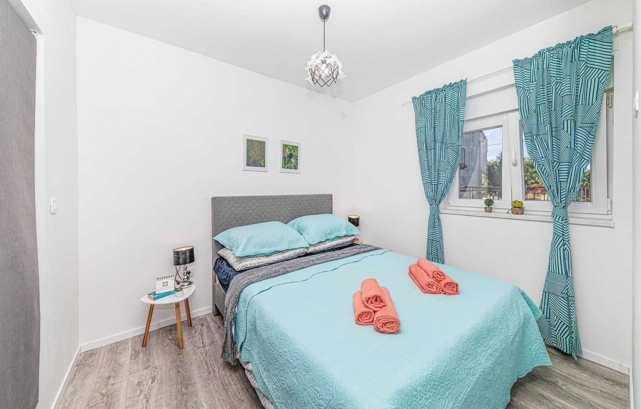 6 bedrooms, iron/ironing board, travel cot, free WiFi