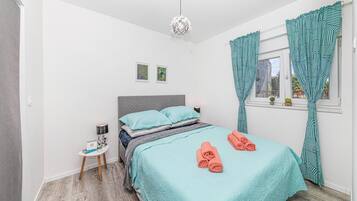 6 bedrooms, iron/ironing board, travel cot, free WiFi