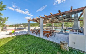 Outdoor dining - 6 bedroom gorgeous home in Drnis (Drnis)