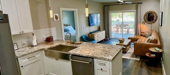 Two Side-by-Side Riverfront Condos, Walk to Gruene Hall - 6BR