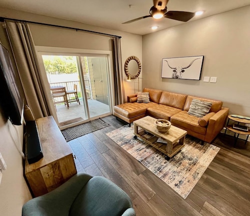 LUX Gruene Condo | Walk to Gruene Hall! | On River!