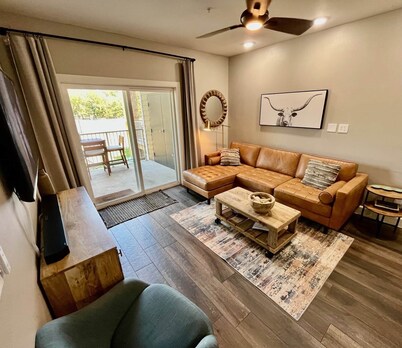 LUX Gruene Condo | Walk to Gruene Hall! | On River!