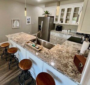 Fridge, microwave, oven, stovetop - LUX Gruene Condo | Walk to Gruene Hall | On River! (New Braunfels)