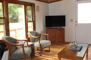 Smart TV, DVD player, books, offices