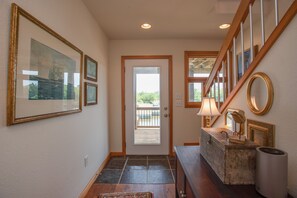 Interior - FALL SPECIAL Canal Front ADVANCE WELL WATER Pet Friendly PADDLE BOARD (Corolla)