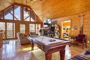 TV, fireplace, foosball - Big Bear Cabin (Sevier County)