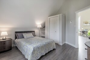 3 habitaciones, escritorio, wifi gratis y ropa de cama